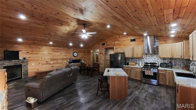 2887 County Road 5620, Willow Springs, MO 65789