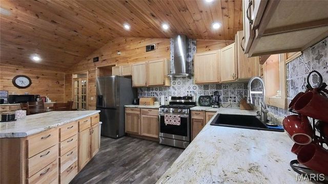 2887 County Road 5620, Willow Springs, MO 65789