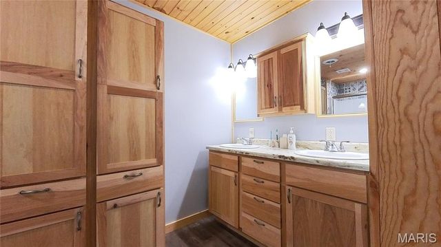 2887 County Road 5620, Willow Springs, MO 65789