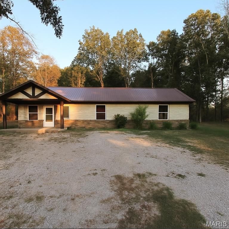 2887 County Road 5620, Willow Springs, MO 65789
