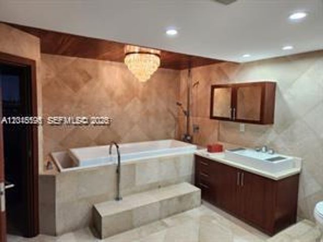 780 NE 69th St 1810, Miami, FL 33138