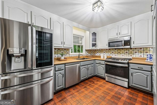 12160 Arnold Mill Road, Roswell, GA 30075
