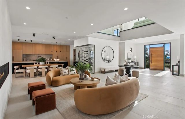 1210 Kings Rd, Newport Beach, CA 92663