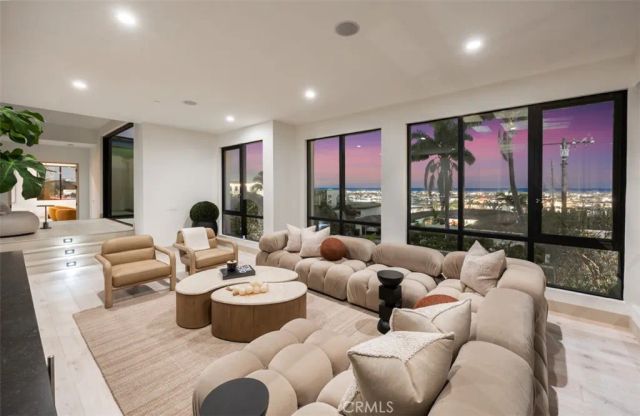 1210 Kings Rd, Newport Beach, CA 92663