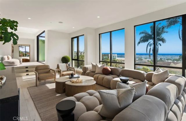1210 Kings Rd, Newport Beach, CA 92663