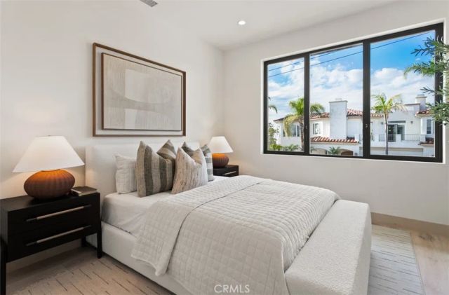 1210 Kings Rd, Newport Beach, CA 92663