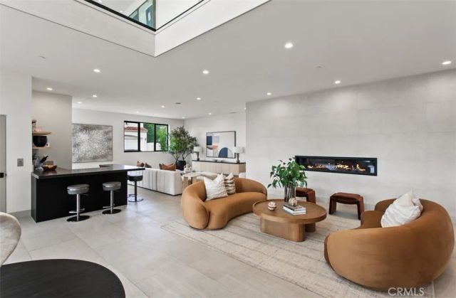 1210 Kings Rd, Newport Beach, CA 92663