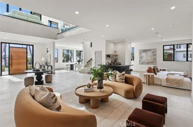 1210 Kings Rd, Newport Beach, CA 92663