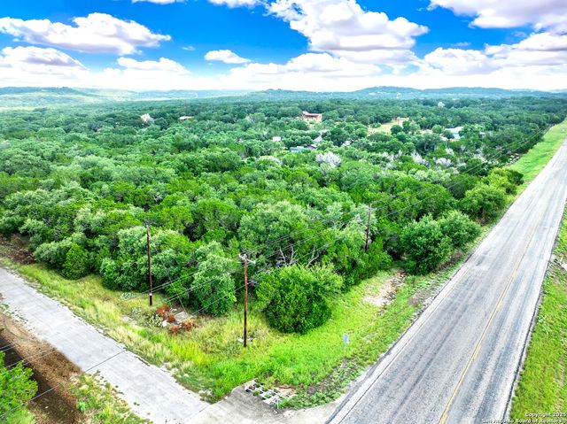 114 County Road 2475, Hondo, TX 78861