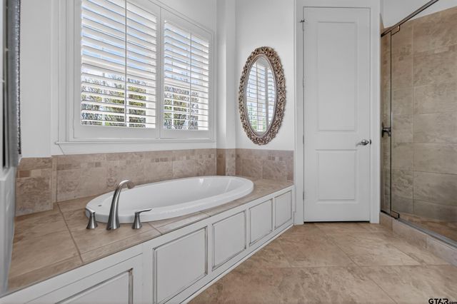 16801 Stallion Shores CT, Lindale, TX 75771