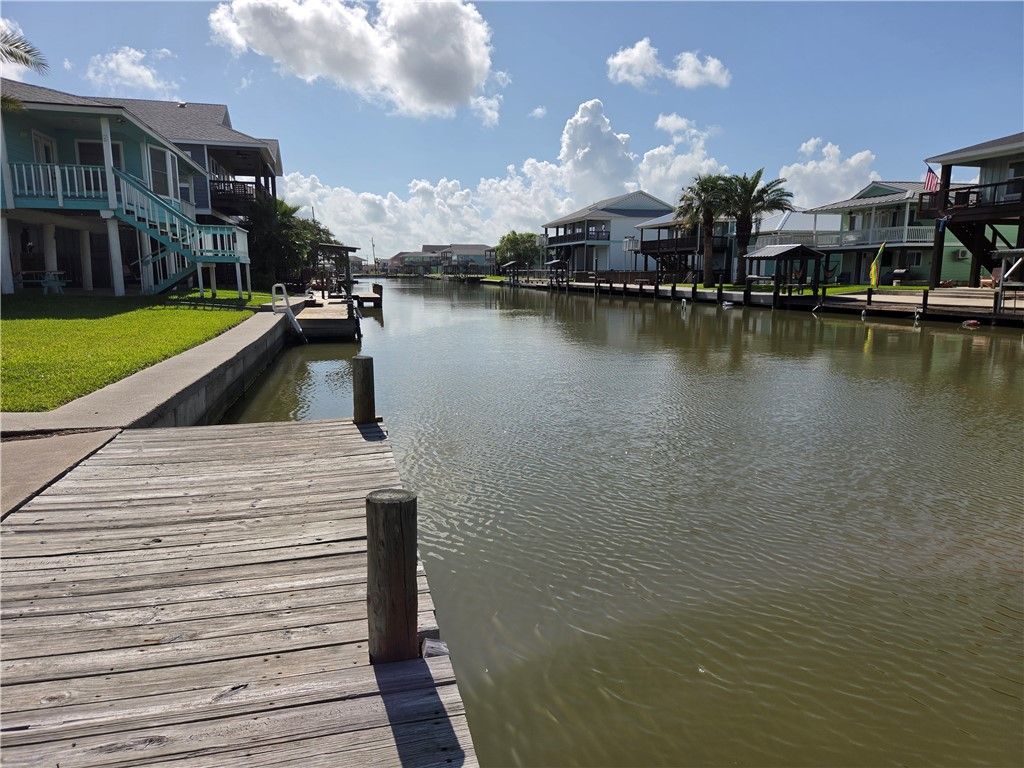 175 Sailfish Dr, Rockport, TX 78382 — exterior