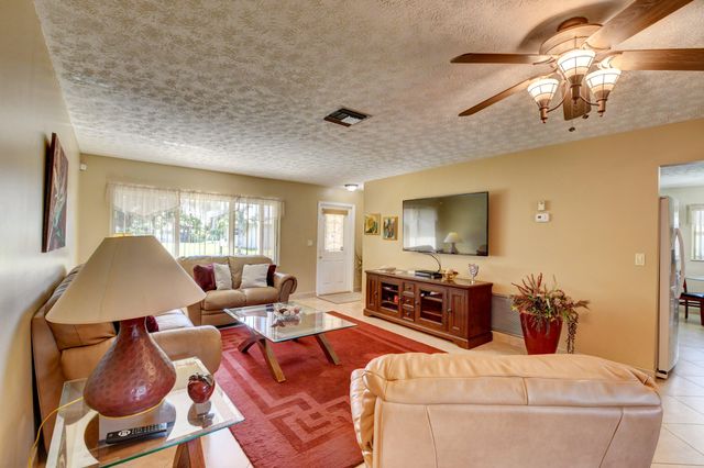 14425 Amapola Way, Delray Beach, FL 33484