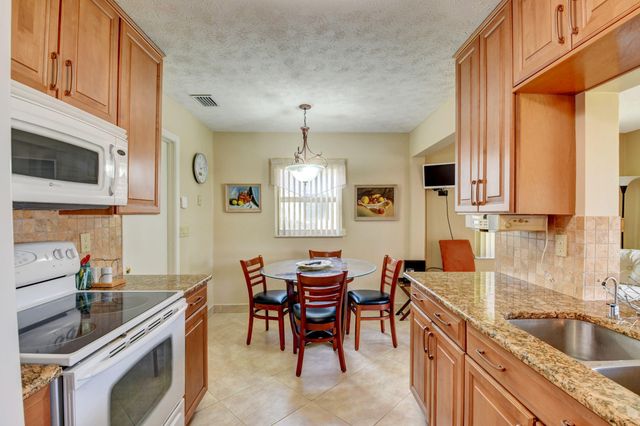14425 Amapola Way, Delray Beach, FL 33484