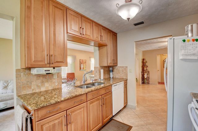 14425 Amapola Way, Delray Beach, FL 33484
