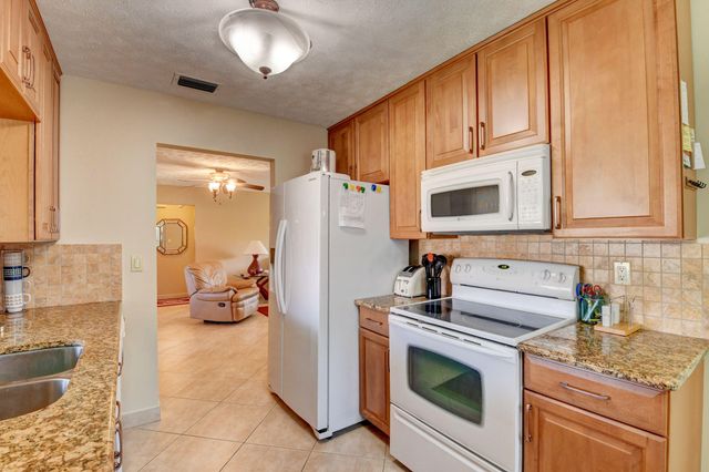 14425 Amapola Way, Delray Beach, FL 33484