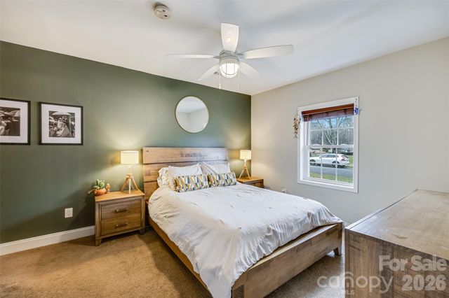 708 Pennwood Lane, Charlotte, NC 28215