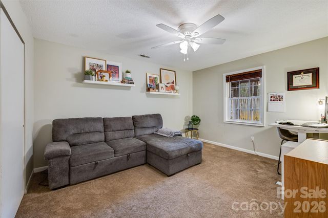 708 Pennwood Lane, Charlotte, NC 28215