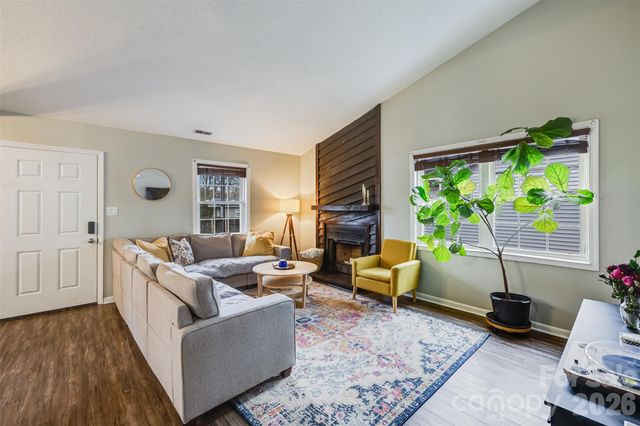 708 Pennwood Lane, Charlotte, NC 28215