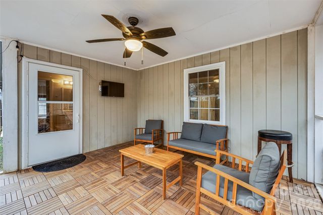 708 Pennwood Lane, Charlotte, NC 28215