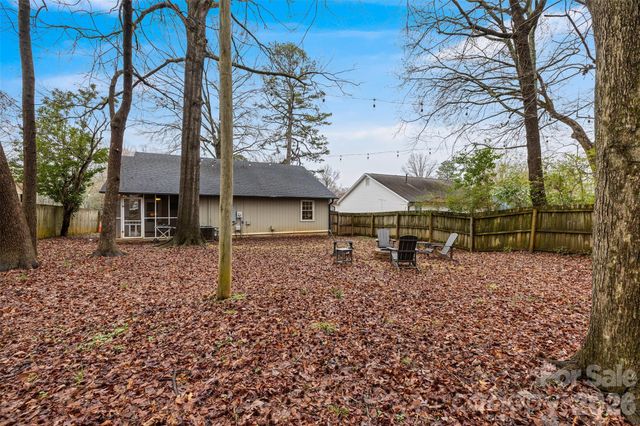 708 Pennwood Lane, Charlotte, NC 28215