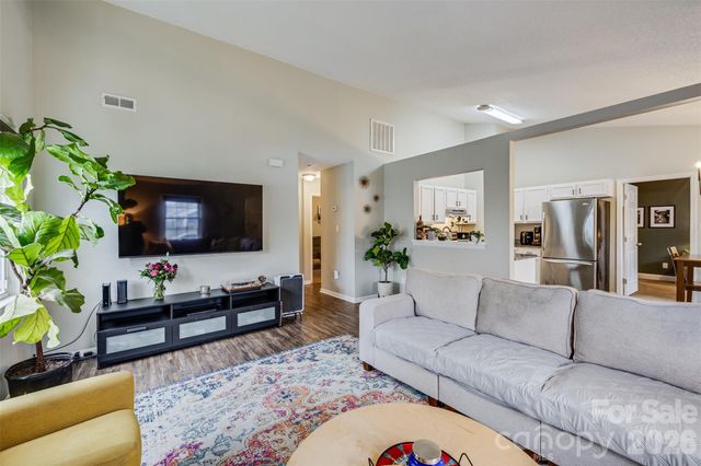 708 Pennwood Lane, Charlotte, NC 28215