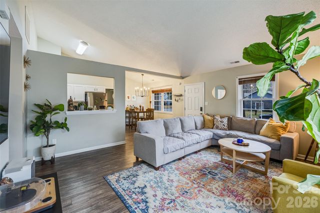 708 Pennwood Lane, Charlotte, NC 28215