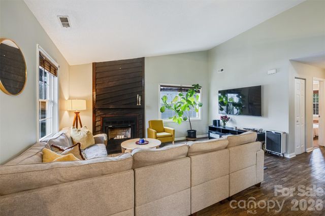 708 Pennwood Lane, Charlotte, NC 28215