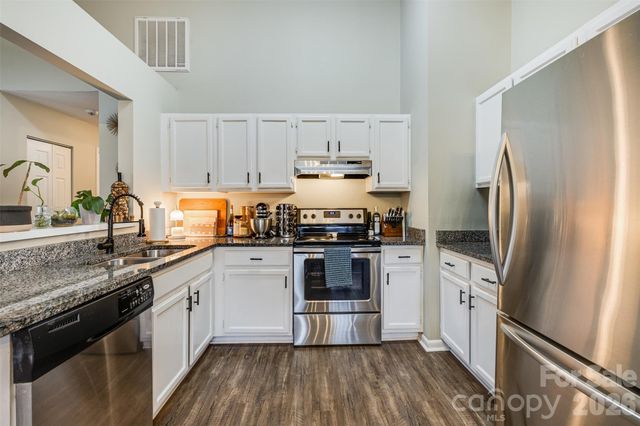 708 Pennwood Lane, Charlotte, NC 28215