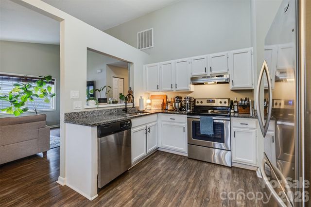 708 Pennwood Lane, Charlotte, NC 28215