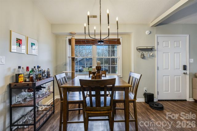 708 Pennwood Lane, Charlotte, NC 28215