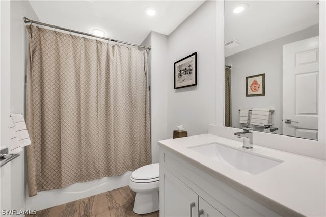 455 Cove Tower DR 304, Naples, FL 34110