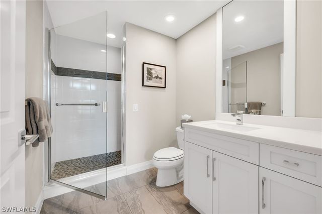 455 Cove Tower DR 304, Naples, FL 34110