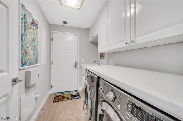 455 Cove Tower DR 304, Naples, FL 34110