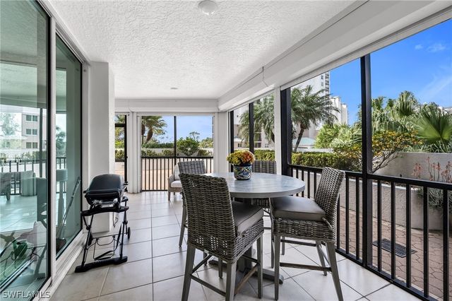 455 Cove Tower DR 304, Naples, FL 34110