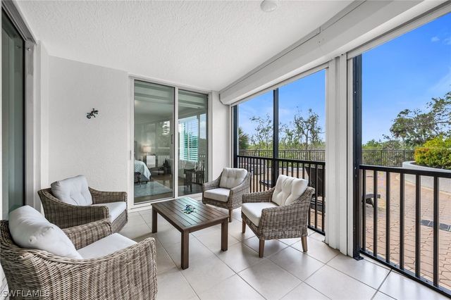 455 Cove Tower DR 304, Naples, FL 34110