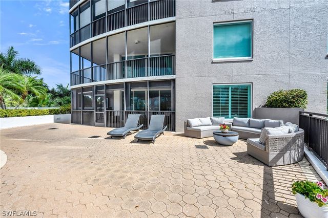 455 Cove Tower DR 304, Naples, FL 34110