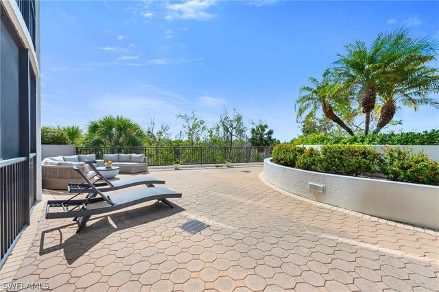 455 Cove Tower DR 304, Naples, FL 34110