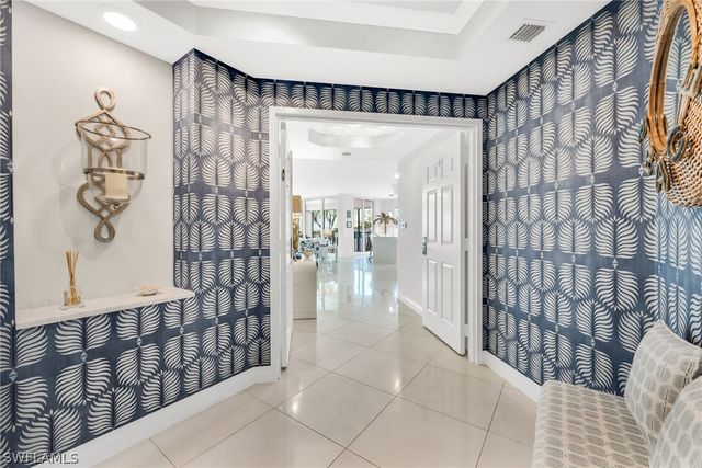 455 Cove Tower DR 304, Naples, FL 34110