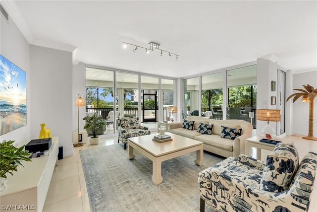 455 Cove Tower DR 304, Naples, FL 34110