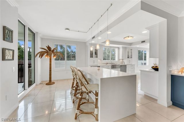 455 Cove Tower DR 304, Naples, FL 34110