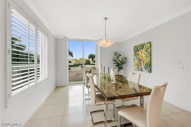 455 Cove Tower DR 304, Naples, FL 34110