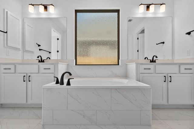 105 Gibbs DR, Liberty Hill, TX 78642