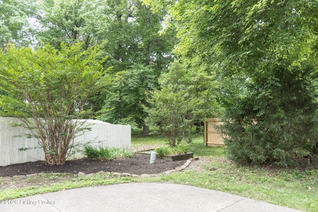 10300 Falling Tree Way, Louisville, KY 40223