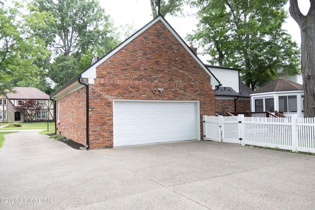 10300 Falling Tree Way, Louisville, KY 40223