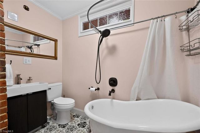 1500 Cloverdale Avenue, Winston-salem, NC 27104