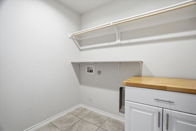 428 Edgewick Lane, Fort Worth, TX 76036