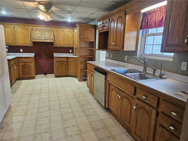 16003 E Katy Track Road, Nevada, MO 64772