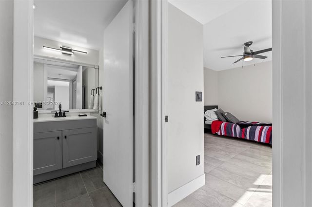 11867 SW 13th Ct, Davie, FL 33325
