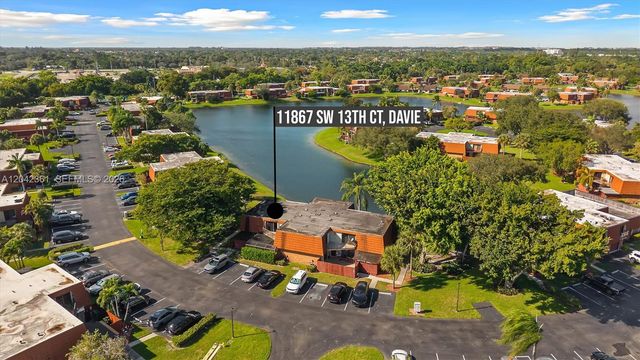 11867 SW 13th Ct, Davie, FL 33325