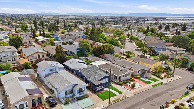 2468 Maxwell, Oakland, CA 94601